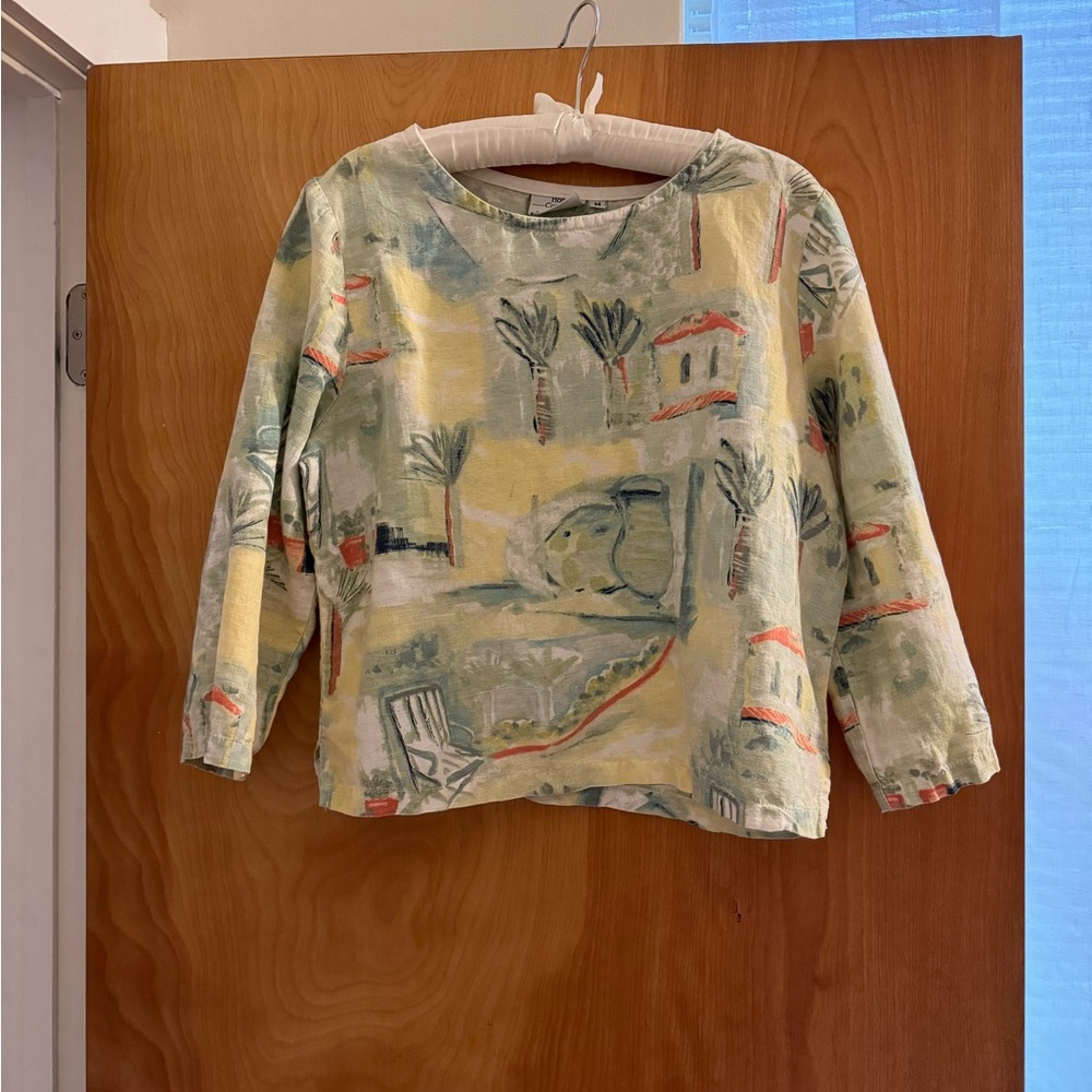 Linen pattern shirt. 3/4 sleeves and slightly cropped looking. Summery!